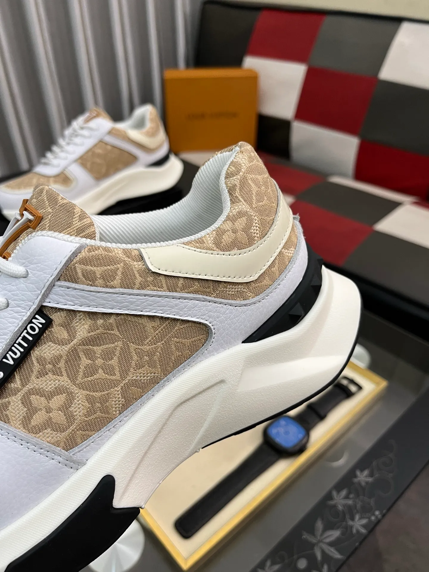 Men's shoes 💰458⌚️⌚️【LOUlS VUlTTON】Louis Vuitton ~ unique and casual style. LV counter purchasing 🏃casual shoes😍😍 are on sale at the men's counter at the same time. Italian imported brands select top-layer Italian cowhide. 🐑Sheepskin lining (refuses to discolor and grind feet) Sole: Original sole specially provided by the original factory 🎬Better in kind Code number: 38-444⃣️Color selection